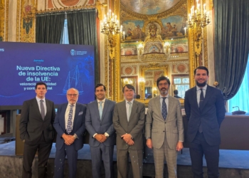 Expertos discuten sobre la nueva Directiva de insolvencia de la UE en un evento.