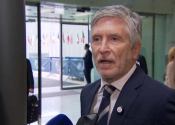 Fernando Grande-Marlaska hablando sobre política migratoria en Luxemburgo