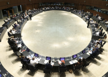Reunión de ministros de Medio Ambiente de la UE en una sala circular