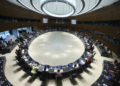 Reunión de ministros de Sanidad de la UE en un salón moderno