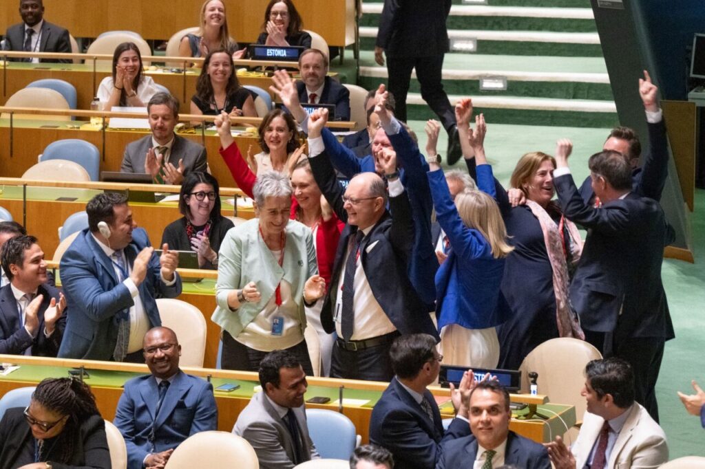 Celebración de representantes de Portugal y Austria en la ONU