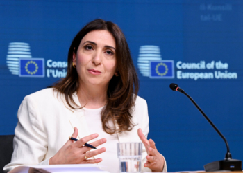 Marilena Raouna presenta propuesta de recorte del presupuesto de la UE