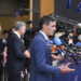 Pedro Sánchez hablando con periodistas en Bruselas sobre presupuesto de la UE
