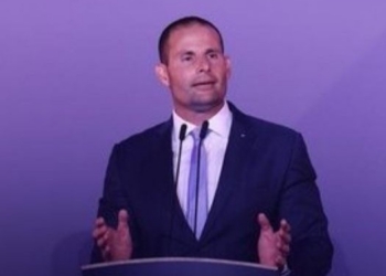 Pedro Sánchez celebrando la victoria del Partido Laborista en Malta