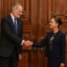 Claudia Sheinbaum y Rey Felipe VI estrechando manos en Palacio Nacional