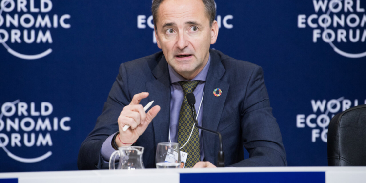 Jim Hagemann Snabe hablando sobre inteligencia artificial industrial en un evento