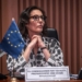 Comisaria de la Unión Europea durante una reunión sobre el brote de ébola