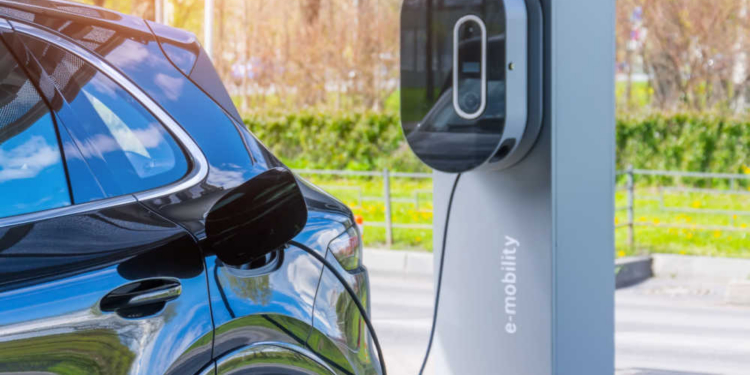 La UE registra un fuerte aumento de los coches eléctricos de batería en 2025, con 7,59 millones de unidades