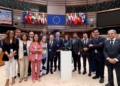 Grupo de personas en el Comité de las Regiones durante la aprobación del dictamen