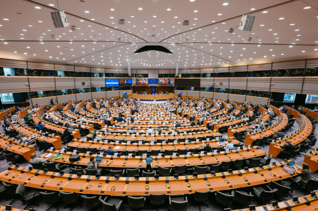Vista panorámica del Comité de las Regiones en Bruselas durante una sesión sobre pesca.