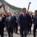Pedro Sánchez y autoridades durante la demolición de la Verja de Gibraltar