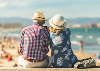 Julio y agosto concentraron el 31,1 % de las pernoctaciones turísticas en la UE en 2025
