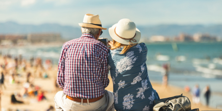 Julio y agosto concentraron el 31,1 % de las pernoctaciones turísticas en la UE en 2025