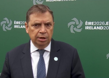 Luis Planas discutiendo la modernización de la flota pesquera en reunión de la UE