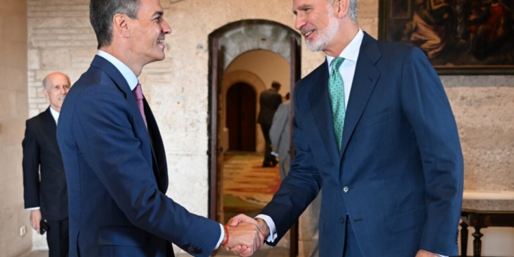 Pedro Sánchez y Rey Felipe VI en reunión en Mallorca