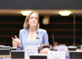 Isabel Urrutia hablando en el Comité de las Regiones sobre vivienda en Europa
