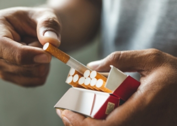 1 de cada 6 personas de la UE consumía tabaco o productos relacionados a diario en 2025