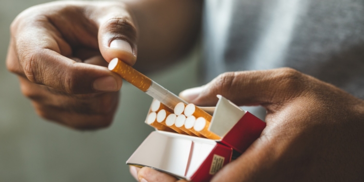 1 de cada 6 personas de la UE consumía tabaco o productos relacionados a diario en 2025