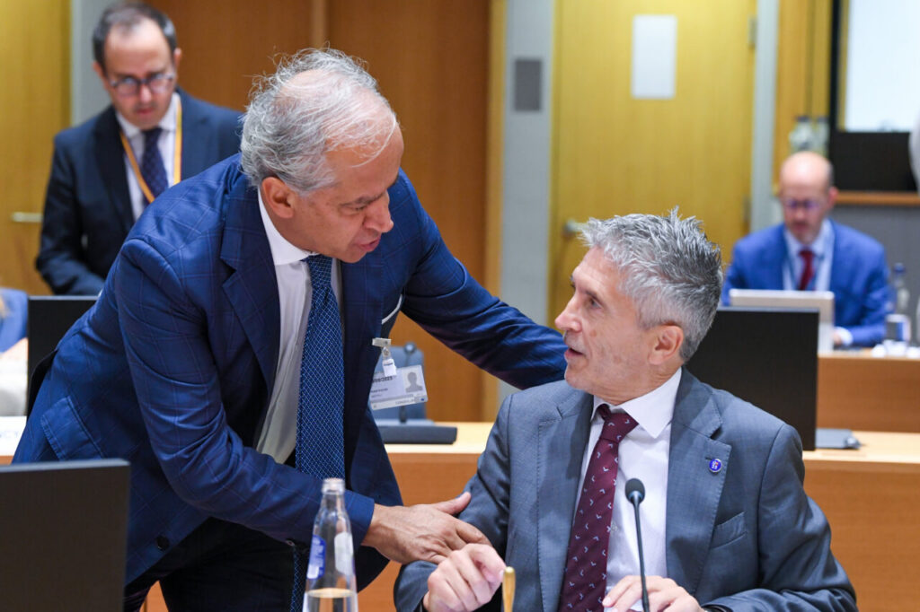 Ministros de Interior de Italia y España discutiendo sobre la crisis de Ceuta